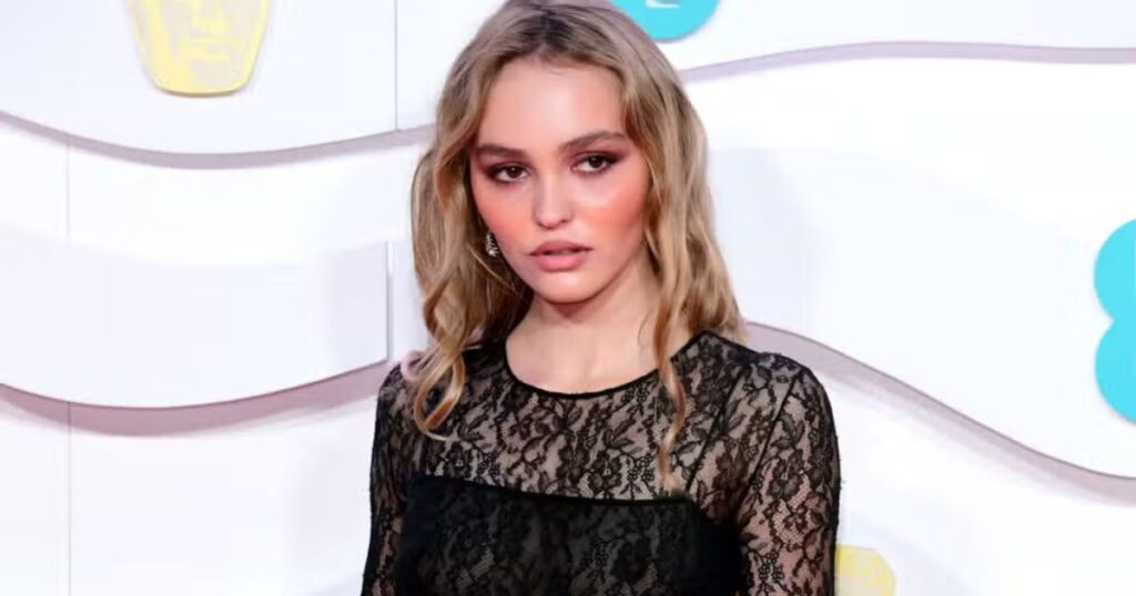  Lily-Rose Depp's Fitness Routine